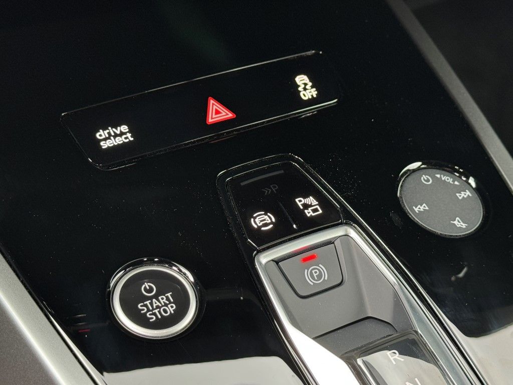 2025 Audi Q4 e-tron  23