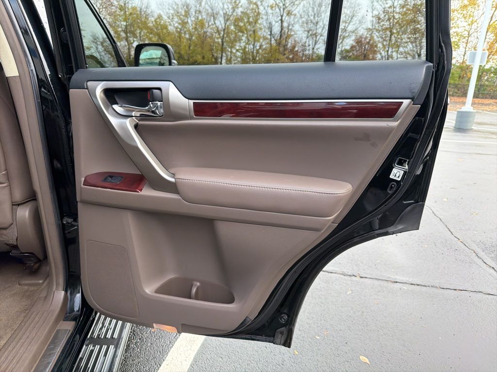 Thumbnail: 2016 Lexus GX - 24