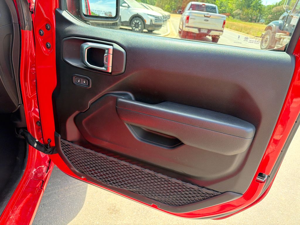 Used 2025 Red Jeep Sport S image 14