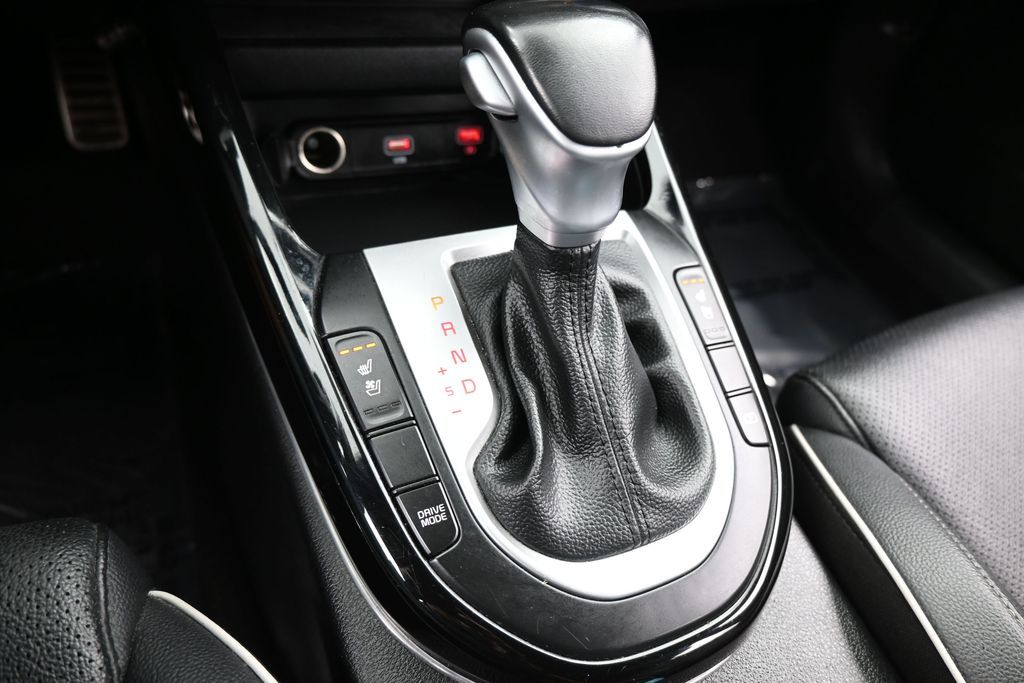 Used 2024 Snow White Pearl Kia GT-Line image 31