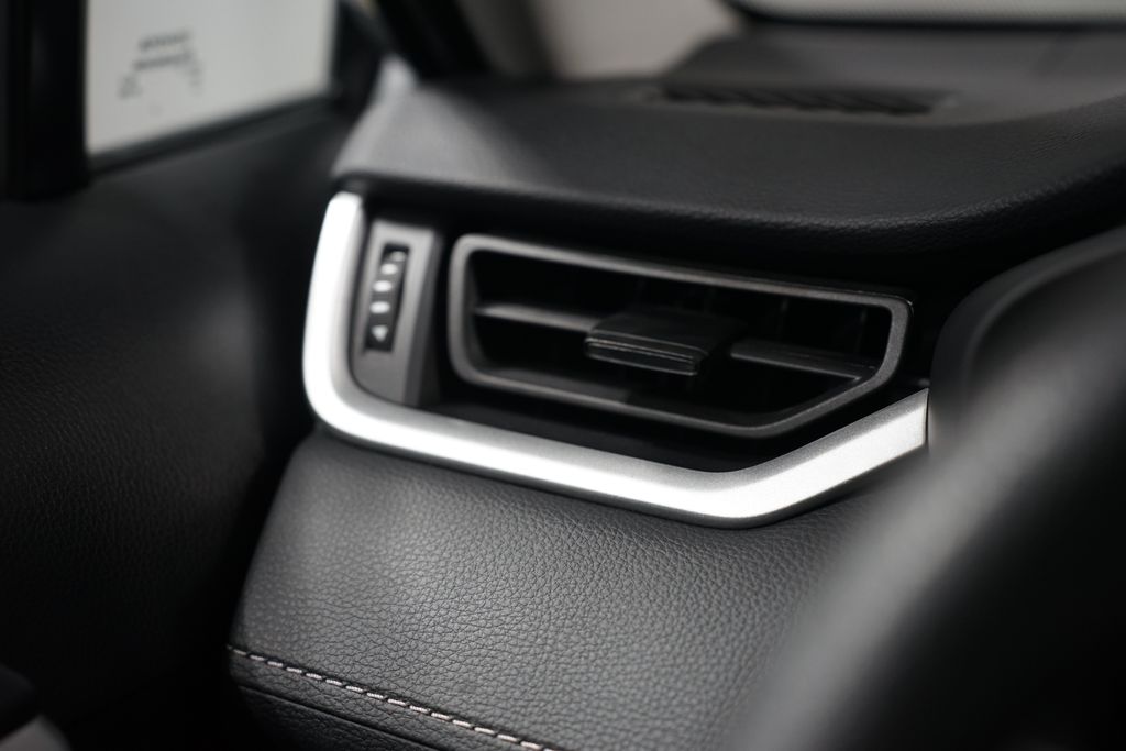 Thumbnail: 2025 Toyota RAV4 - 25