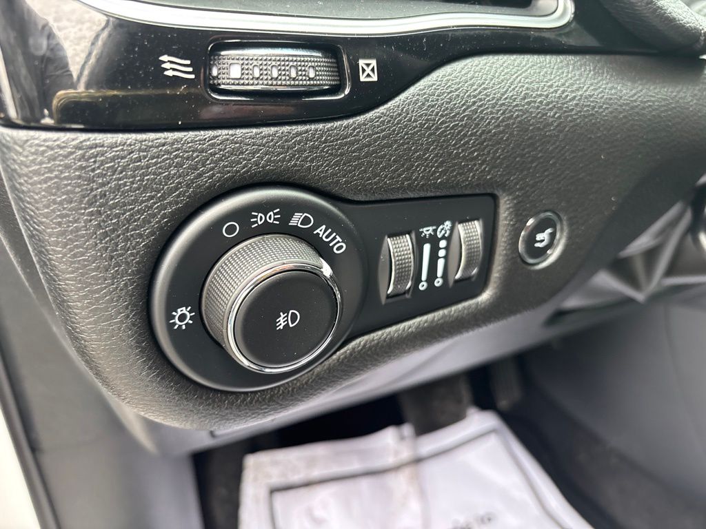 Used 2023 Jeep Cherokee SUV