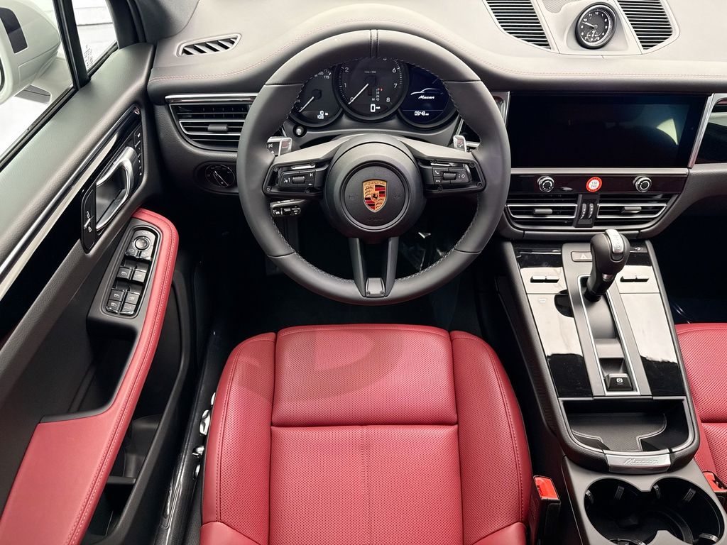 Thumbnail: 2026 Porsche Macan - 12