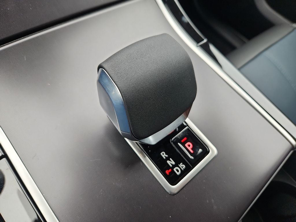 Thumbnail: 2026 Land Rover Range Rover Velar - 7