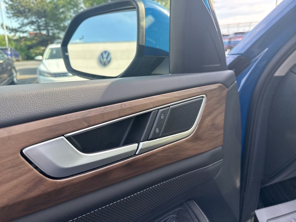2025 Volkswagen Atlas 2.0T SE w/Technology Blue at Subaru and VW of Moon Township