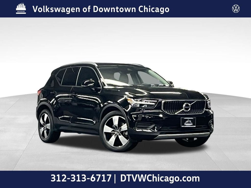 2020 Volvo XC40 Momentum