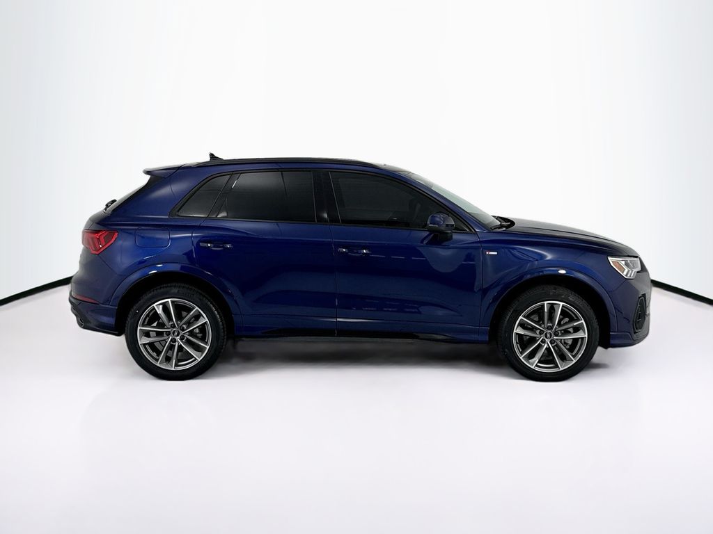 Thumbnail: 2023 Audi Q3 - 4