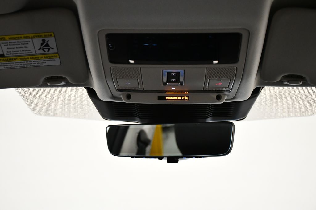 Thumbnail: 2025 Land Rover Discovery Sport - 16