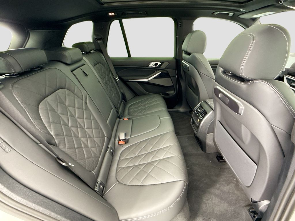 Thumbnail: 2026 BMW X5 - 21
