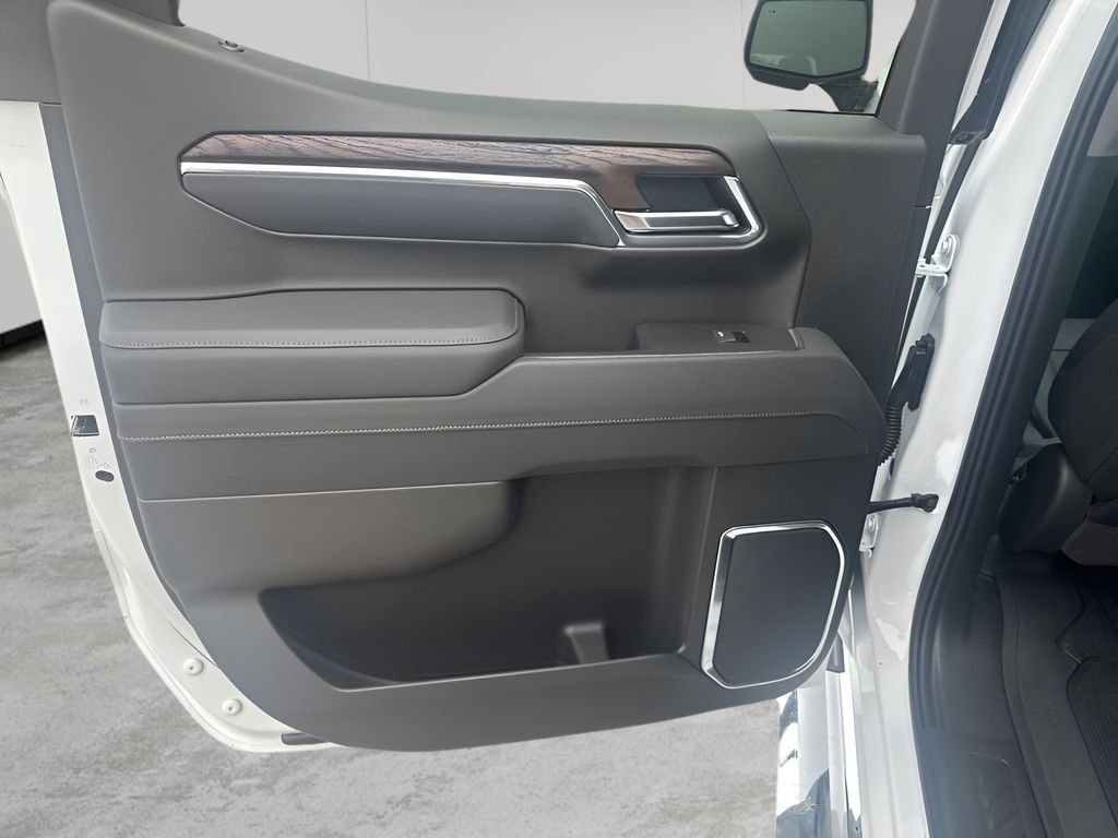 New 2026 White GMC SLT image 17