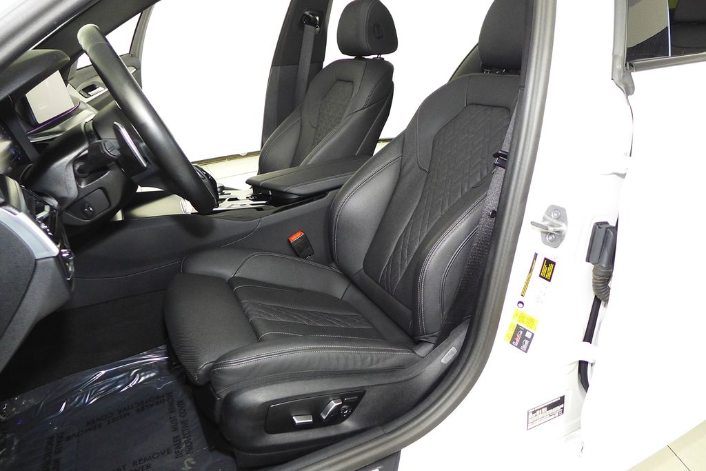 Thumbnail: 2023 BMW 5 Series - 21