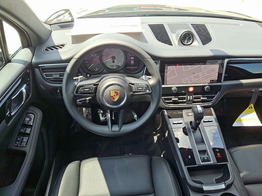 Thumbnail: 2025 Porsche Macan - 13