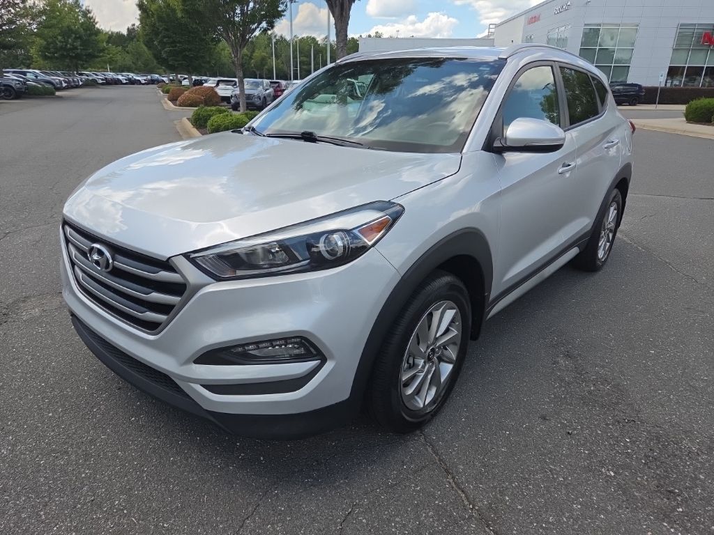 Used 2017 Silver Hyundai SE Plus image 3