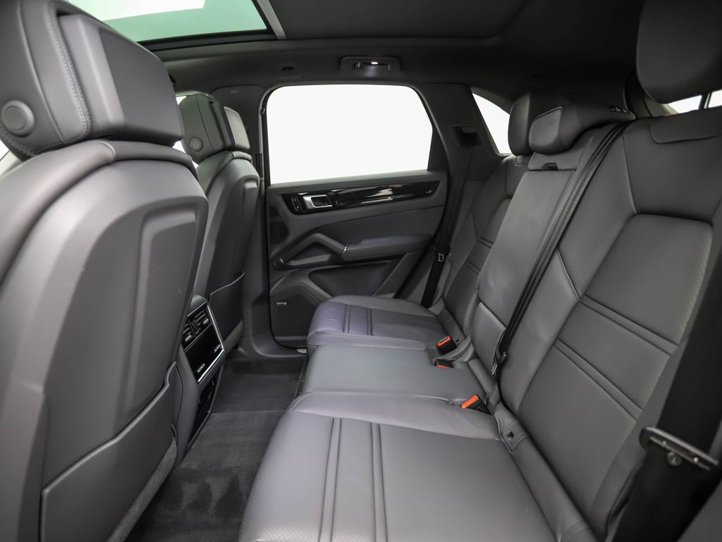 Thumbnail: 2020 Porsche Cayenne - 20