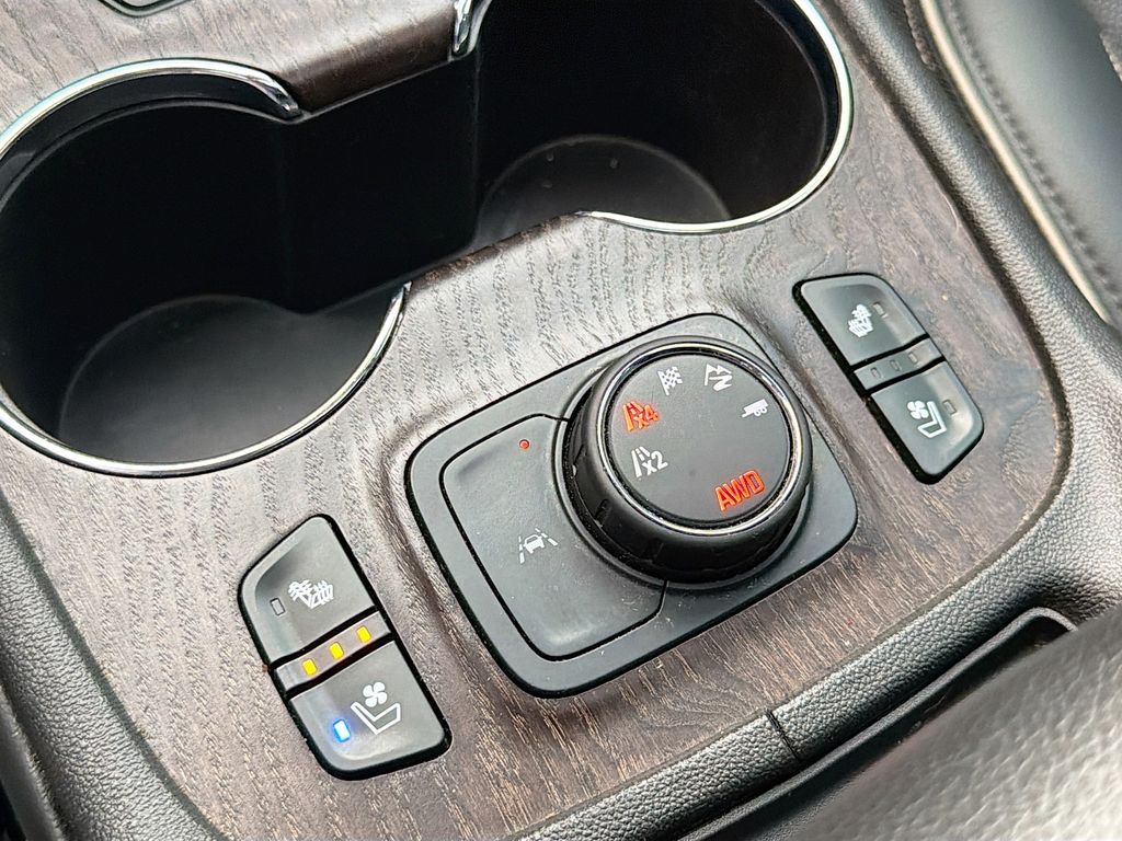 Used 2022 Black GMC Denali image 21