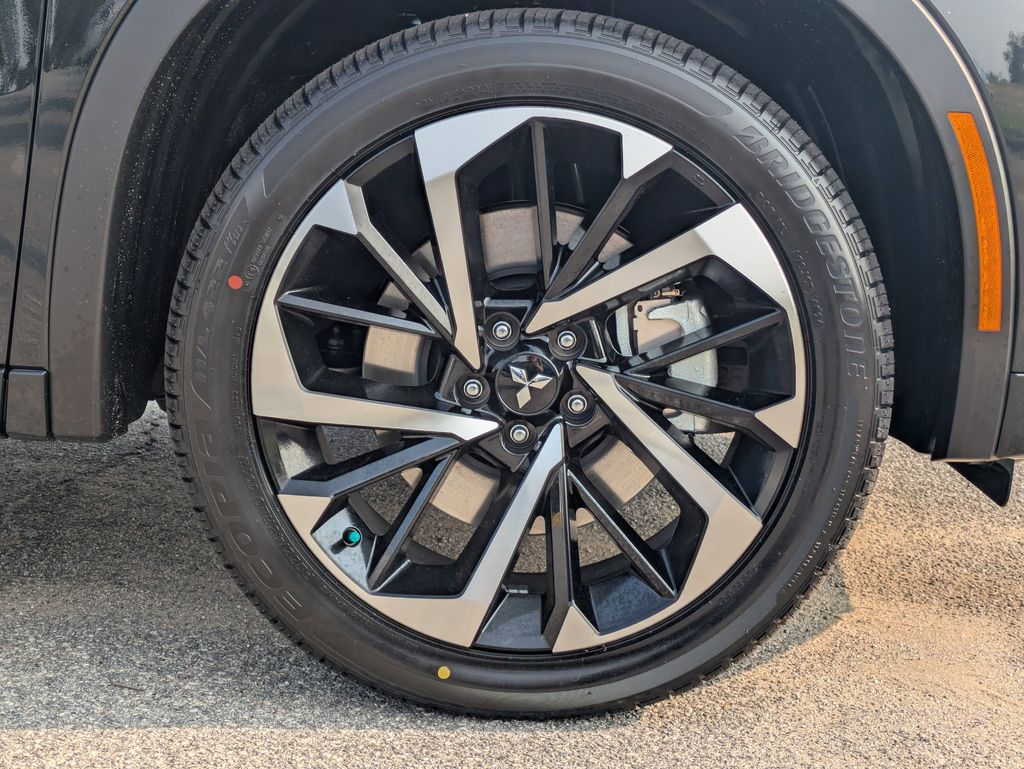 2025 Mitsubishi Outlander Plug-in Hybrid Platinum Edition - Photo 11
