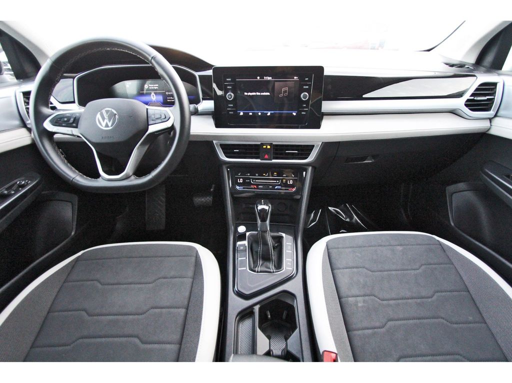 2025 Volkswagen Taos 1.5T SE - 9
