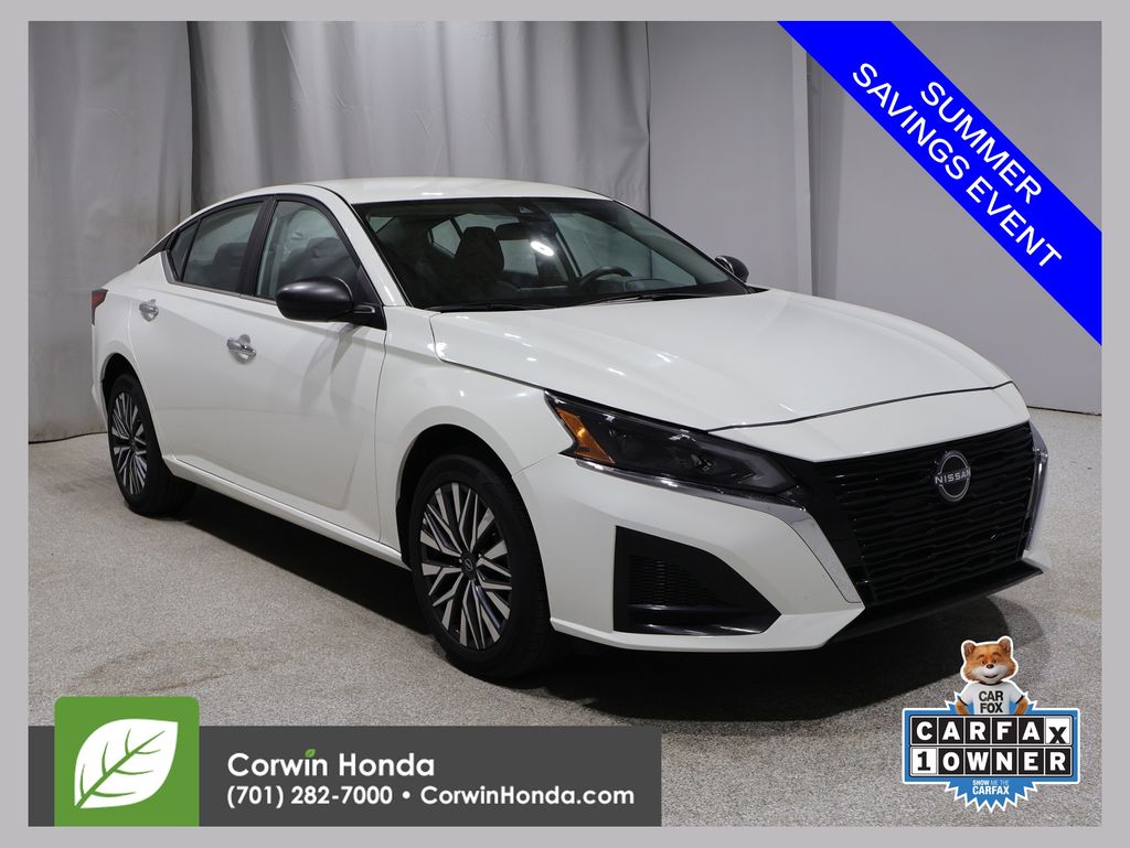 Glacier White 2025 Nissan Altima Sedan All-Wheel Drive Continuously Variable Transmission