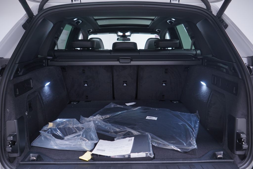 Thumbnail: 2026 BMW X5 - 13