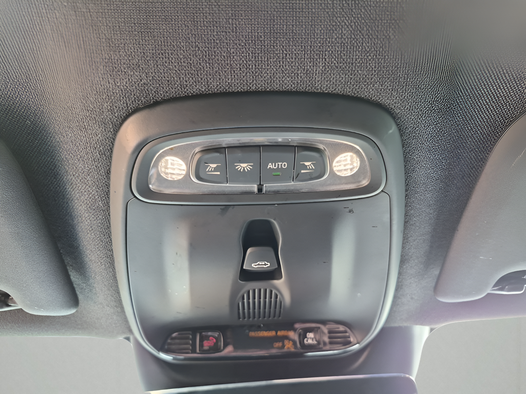 Used Car 2022 Volvo Xc40  R-design For Sale Under $25,000 In Austin, Texas