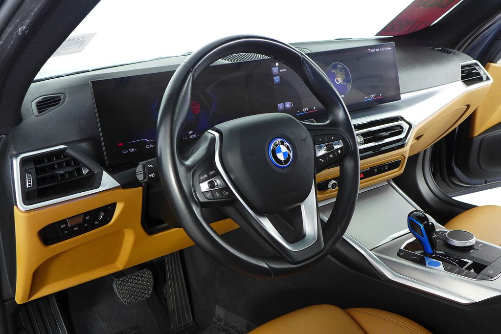 Thumbnail: 2023 BMW i4 - 31