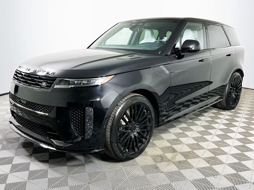 2026 Land Rover Range Rover Sport P635 SV AWD