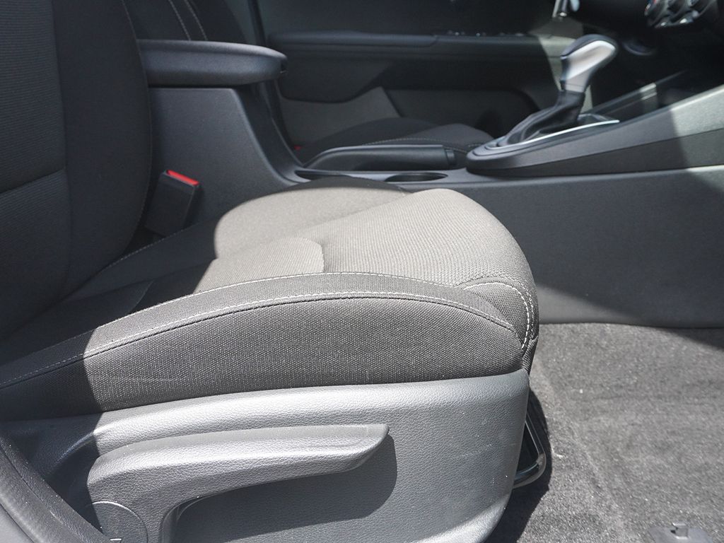 Used 2024 White Kia LXS image 27