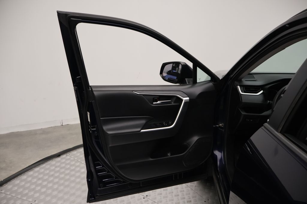 Thumbnail: 2021 Toyota RAV4 - 16
