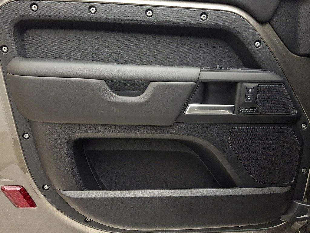 Thumbnail: 2025 Land Rover Defender - 13