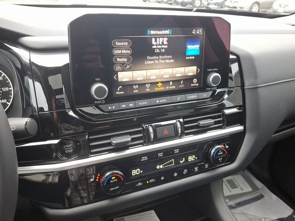 2025 Nissan Pathfinder SV 8