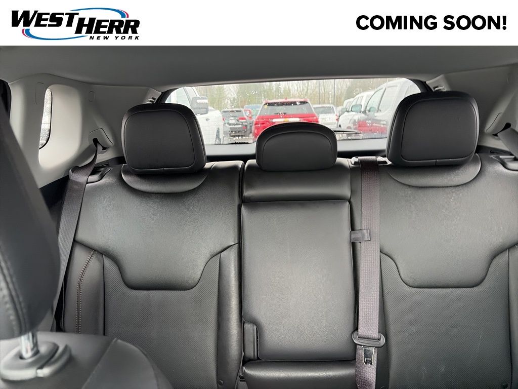 Certified Used 2022 Gray Jeep Latitude Lux image 9