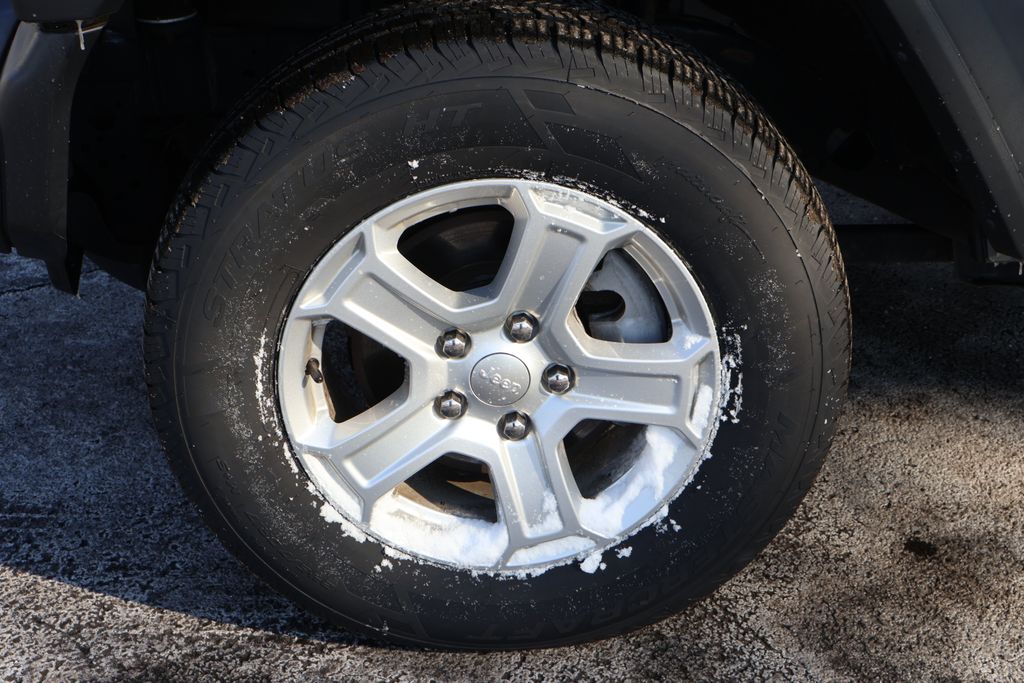 Thumbnail: 2019 Jeep Wrangler - 11