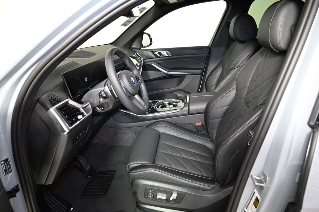 Thumbnail: 2025 BMW X5 - 14