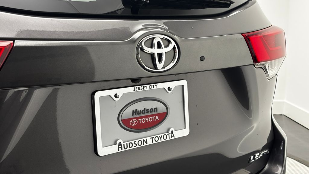Thumbnail: 2018 Toyota Highlander - 8