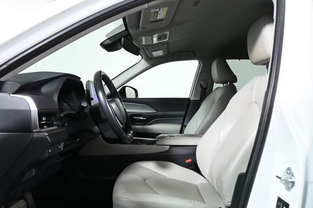 Thumbnail: 2024 Toyota Grand Highlander - 3