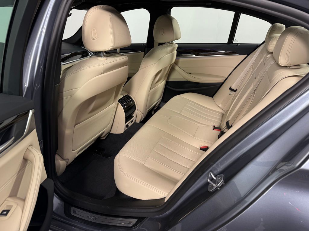 2022 BMW 5 Series 530i xDrive 16