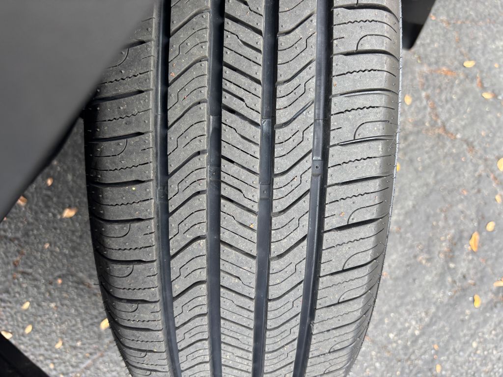 Thumbnail: 2022 Toyota RAV4 - 32