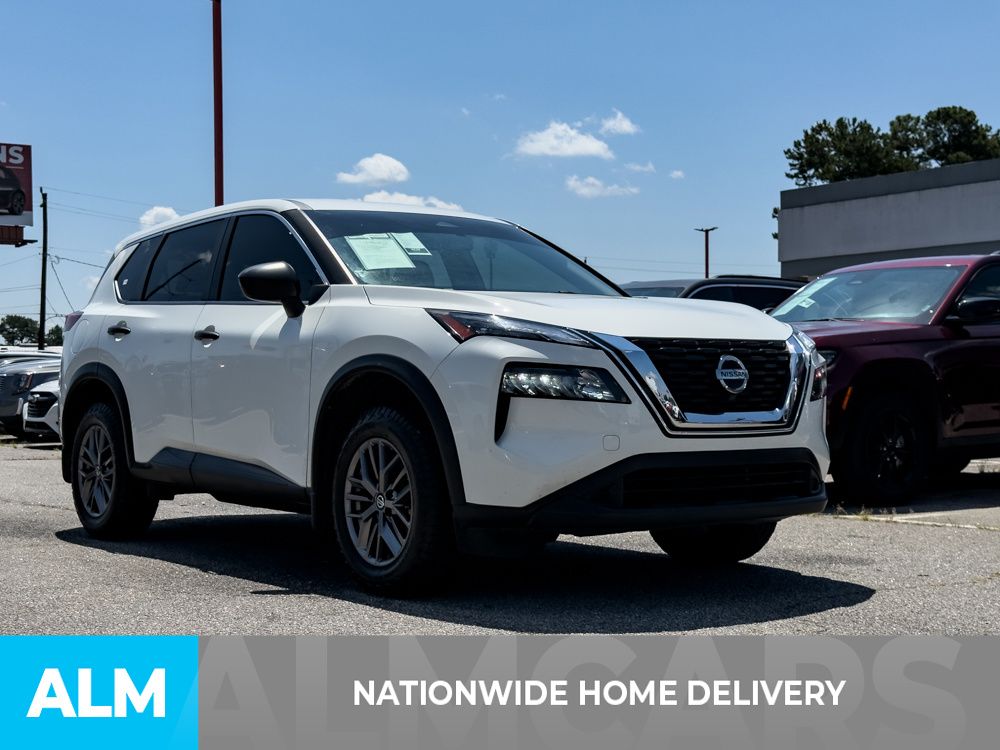 Used 2021 White Nissan S image 4