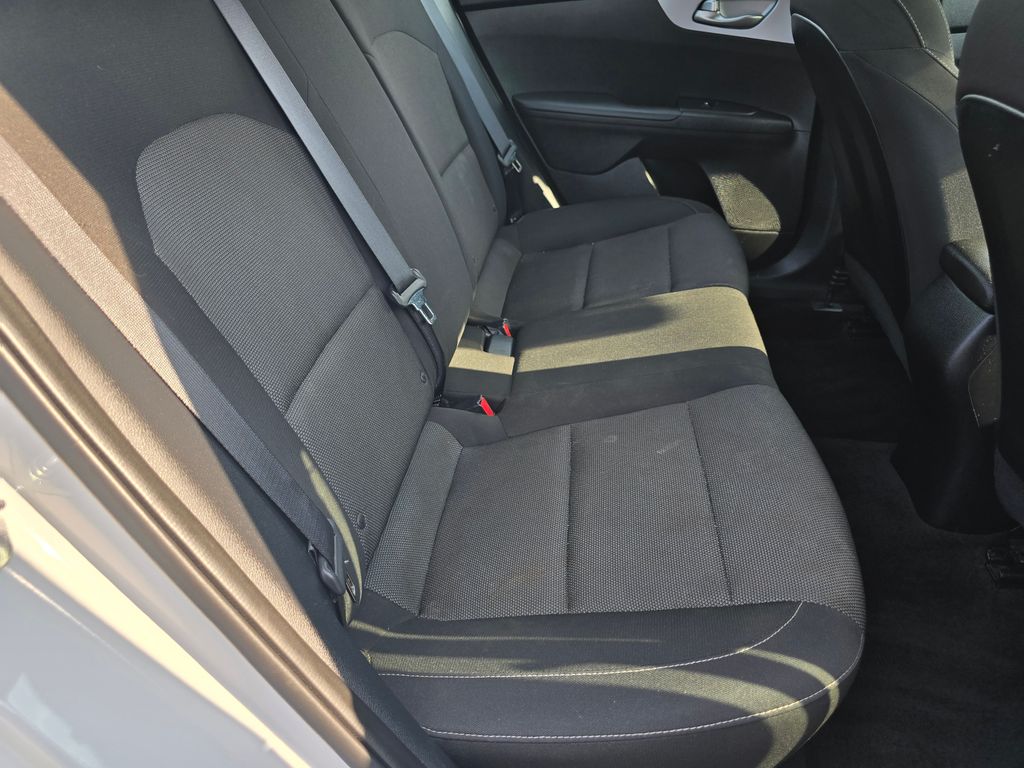 Used 2024 White Kia LXS image 10
