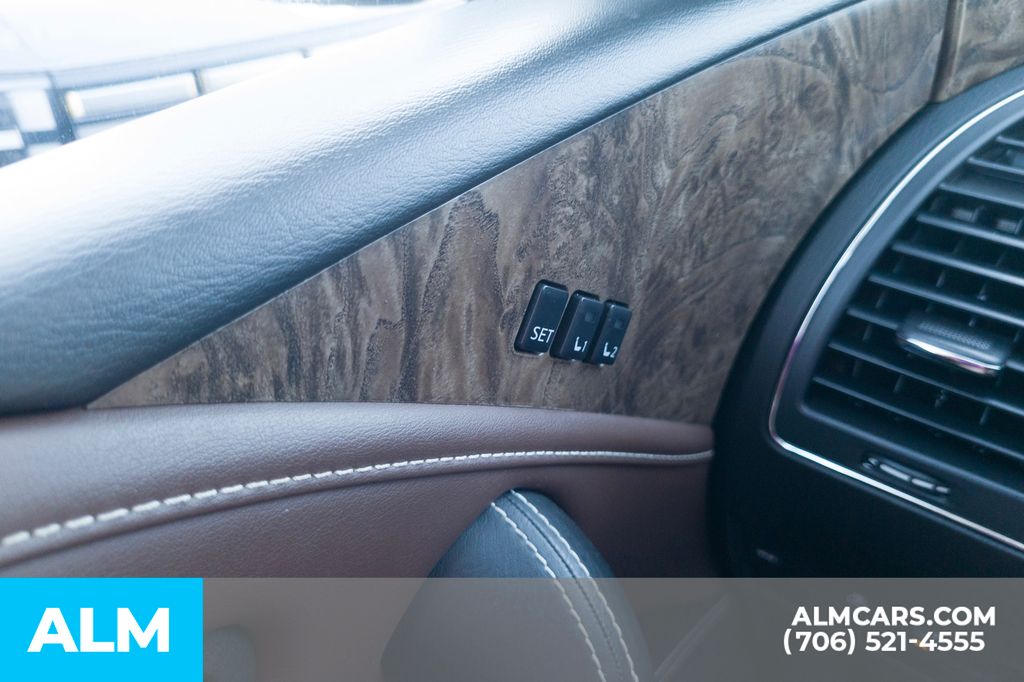 Used 2022 Blue INFINITI Premium Select image 37