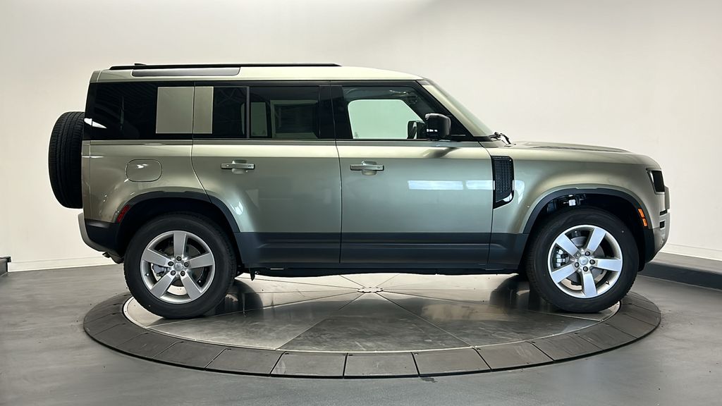 2025 Land Rover Defender 110 6