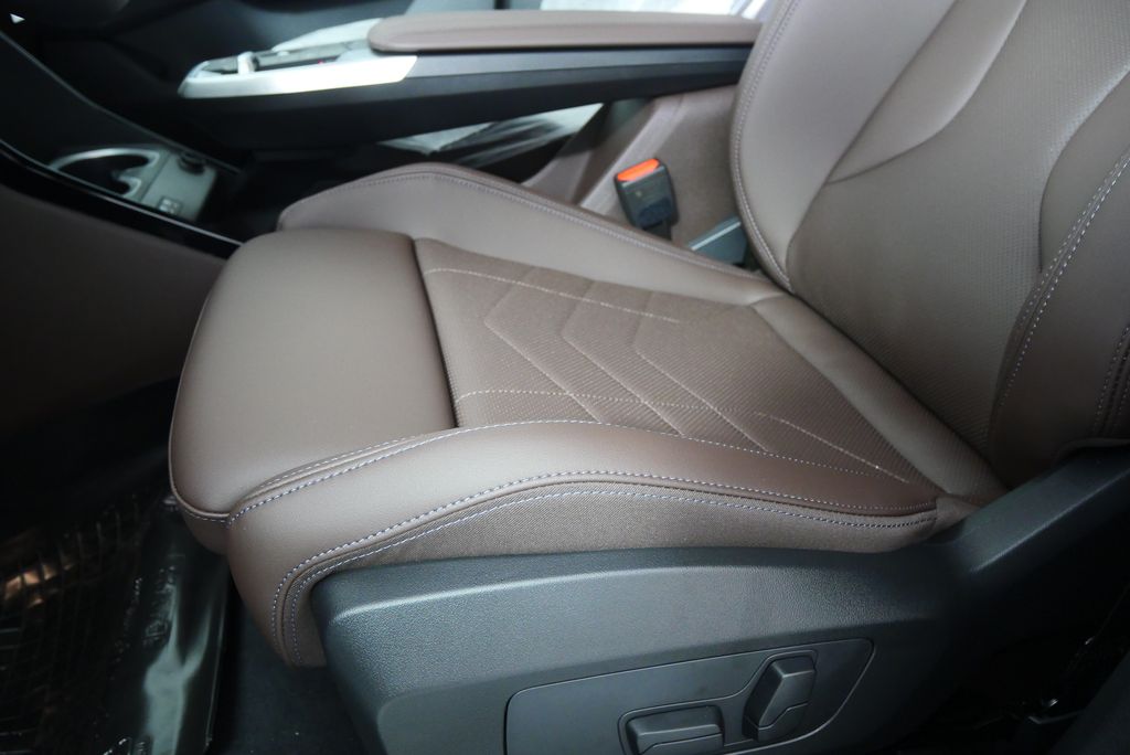 2025 BMW X1 xDrive28i 9