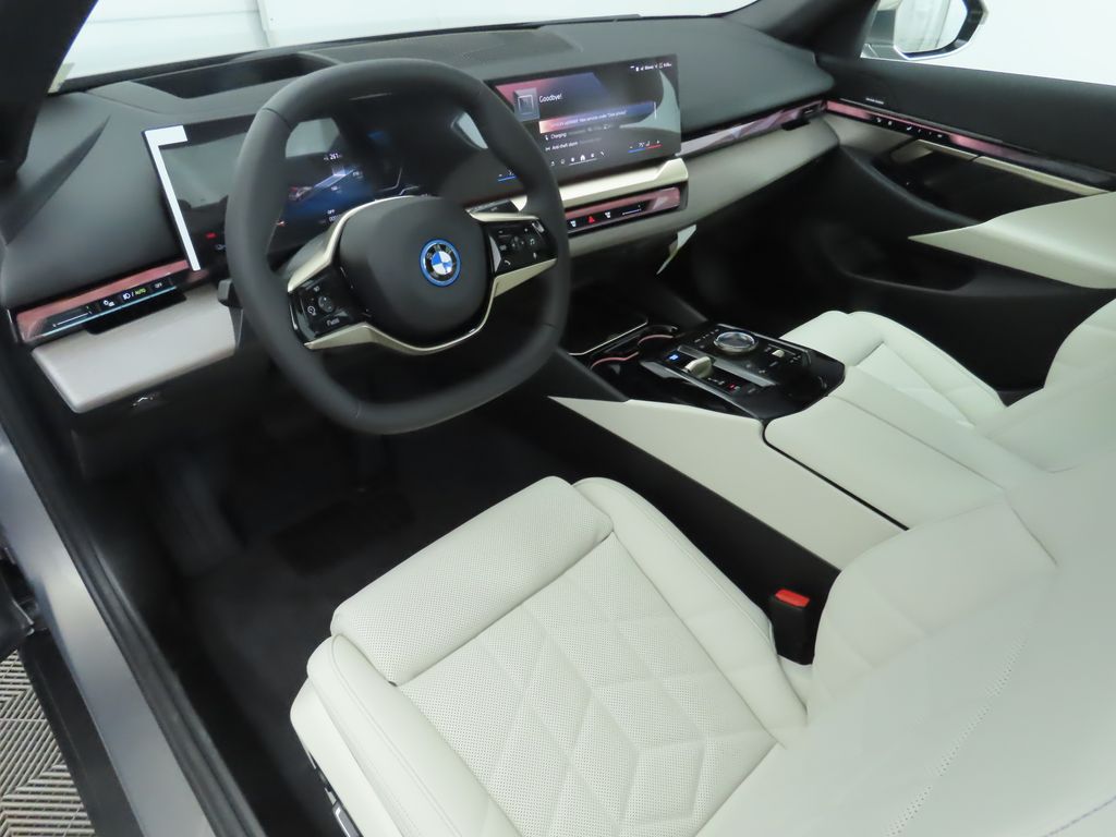 Thumbnail: 2026 BMW i5 - 9