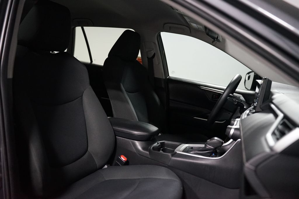 Thumbnail: 2019 Toyota RAV4 - 16