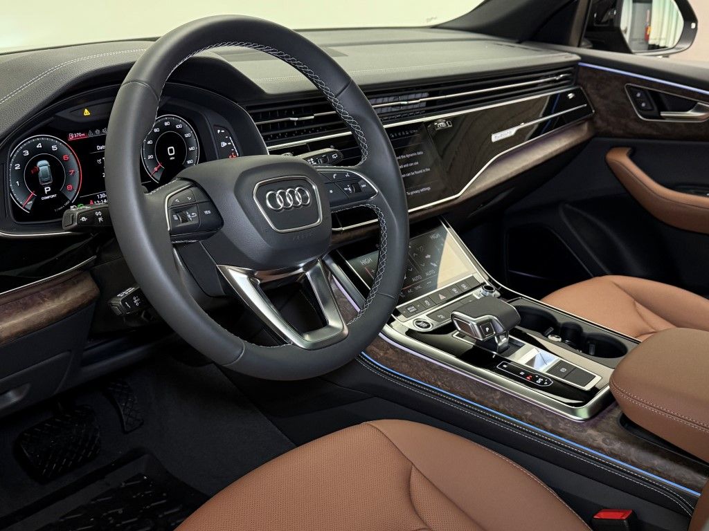 Thumbnail: 2025 Audi Q8 - 25