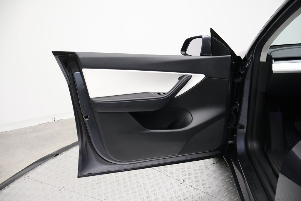 Thumbnail: 2021 Tesla Model Y - 16