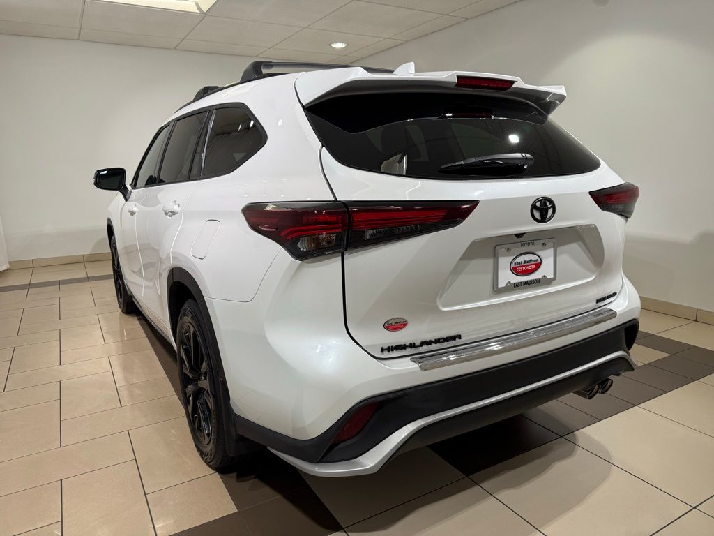 Thumbnail: 2024 Toyota Highlander - 3