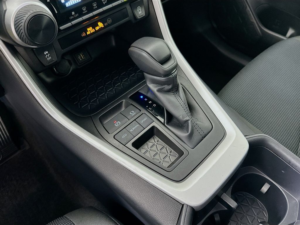 Thumbnail: 2025 Toyota RAV4 - 16