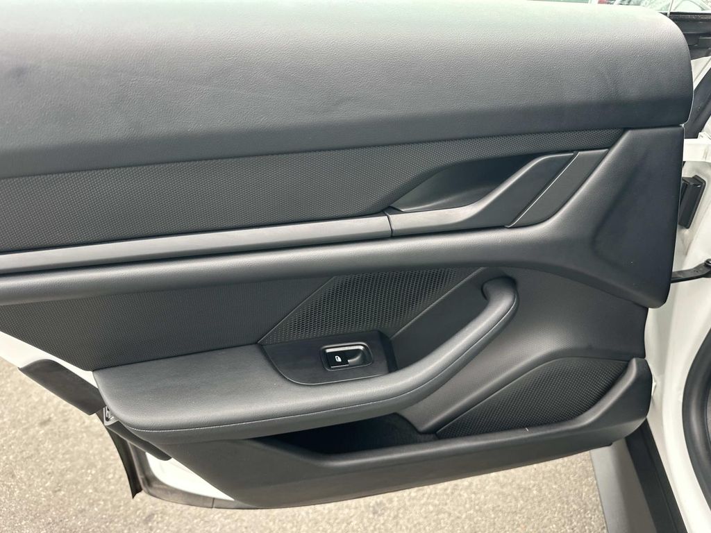 Thumbnail: 2021 Porsche Taycan - 28