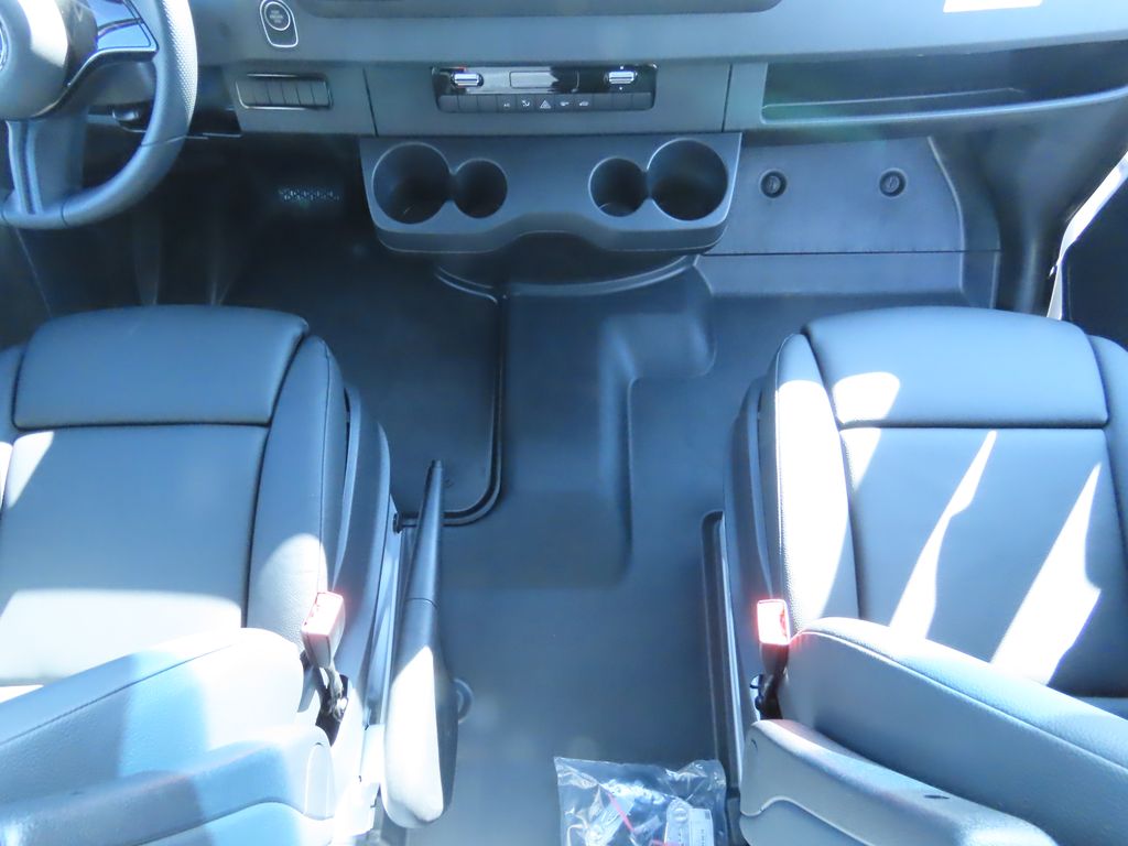 Thumbnail: 2025 Mercedes-Benz Sprinter - 17